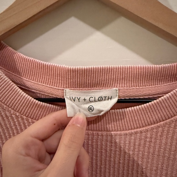 XOXO Boutique Sweatshirt size XL - Picture 3 of 5